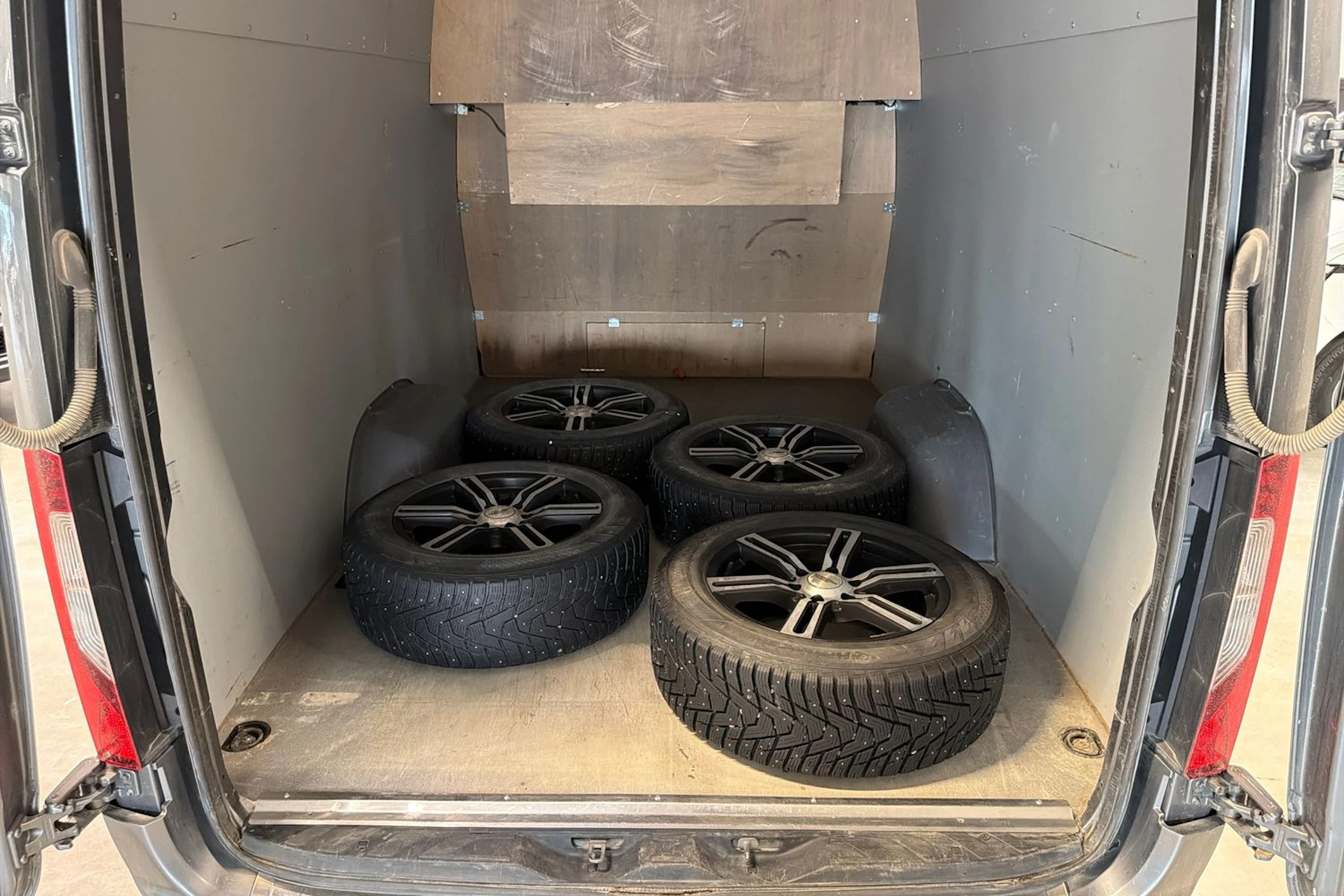 harmaa Mercedes-Benz Sprinter 2018 kuva 11.