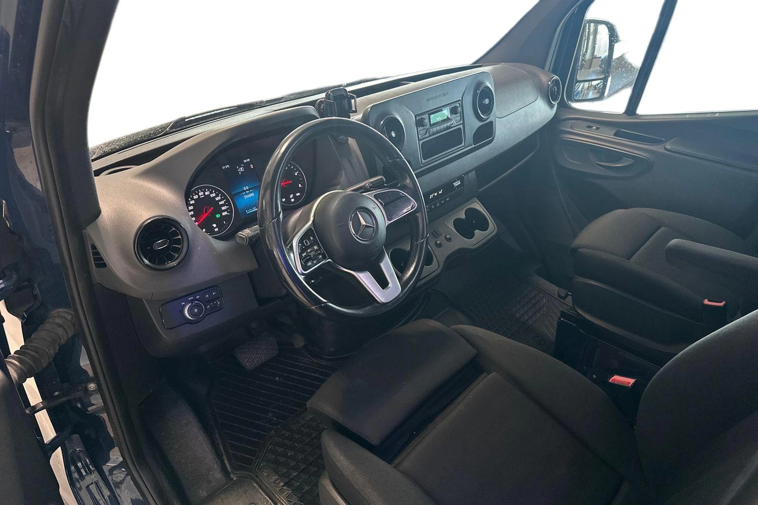 sininen Mercedes-Benz Sprinter 2018 kuva 3.