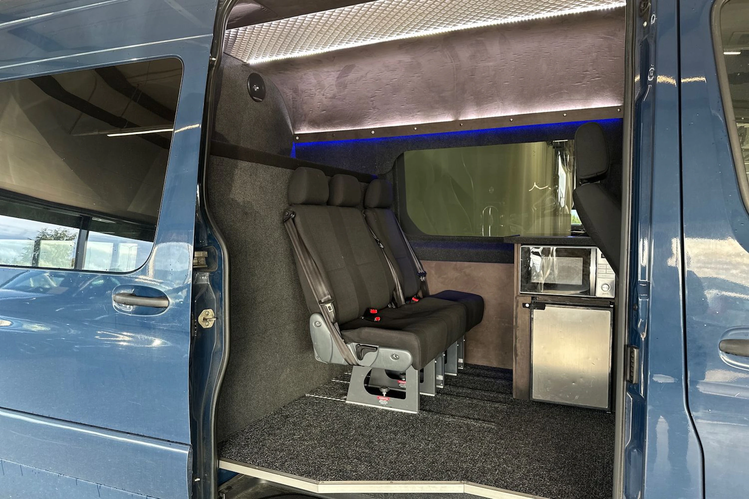 sininen Mercedes-Benz Sprinter 2018 kuva 5.
