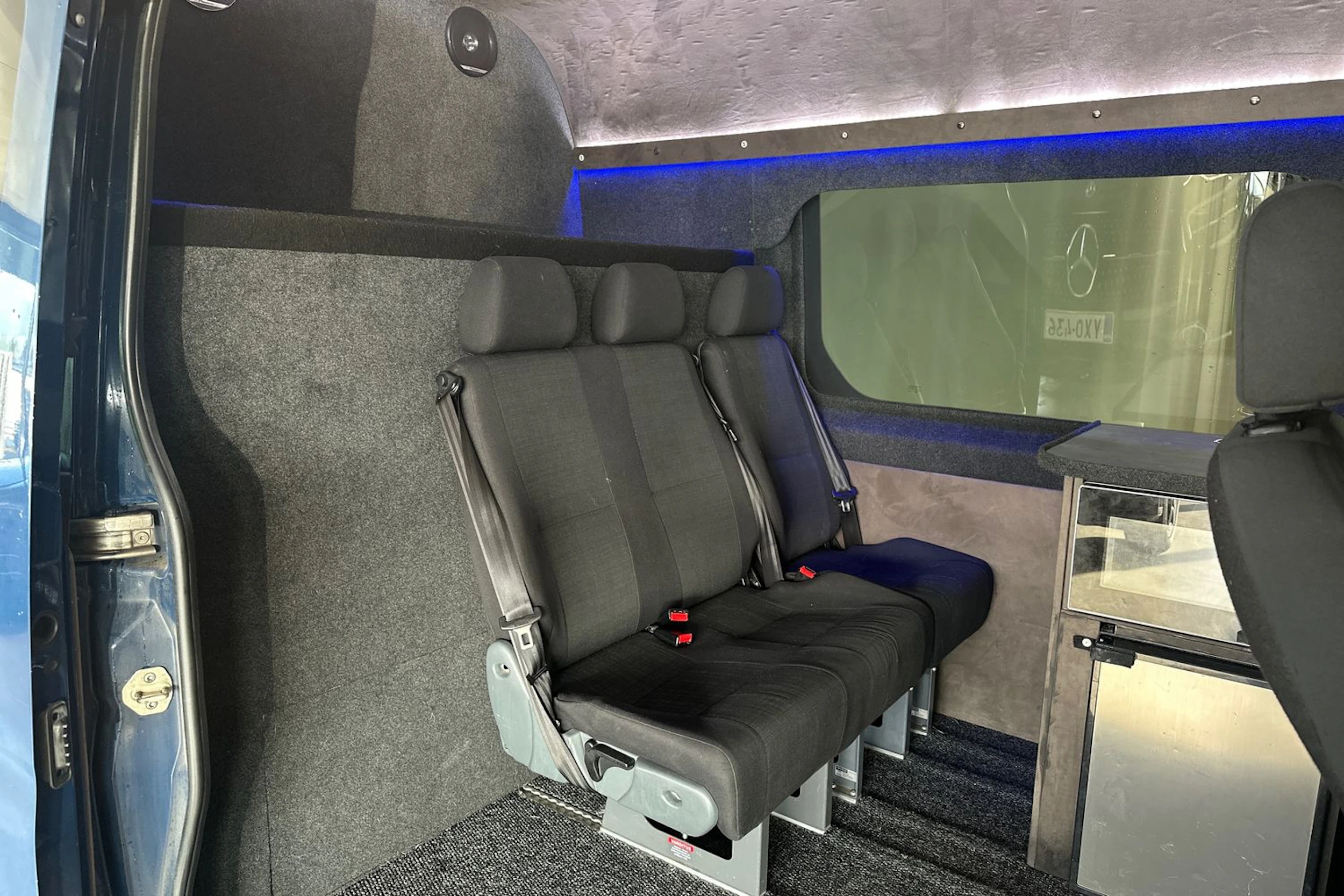 sininen Mercedes-Benz Sprinter 2018 kuva 6.