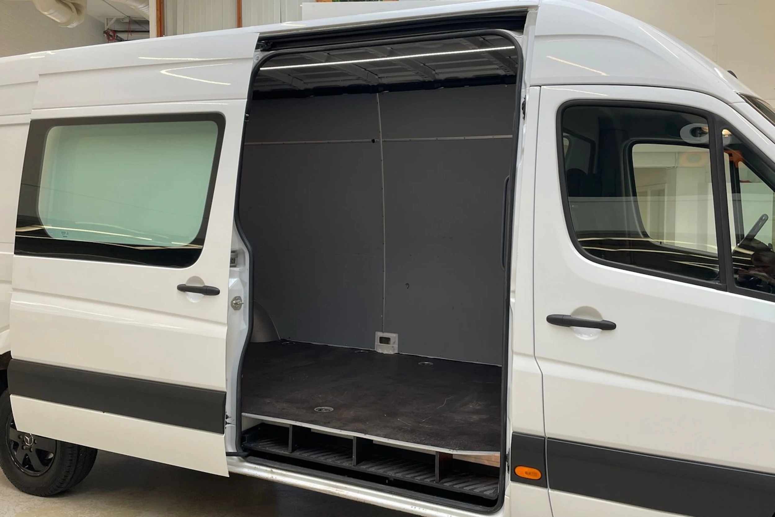 valkoinen Mercedes-Benz Sprinter 2018 kuva 13.