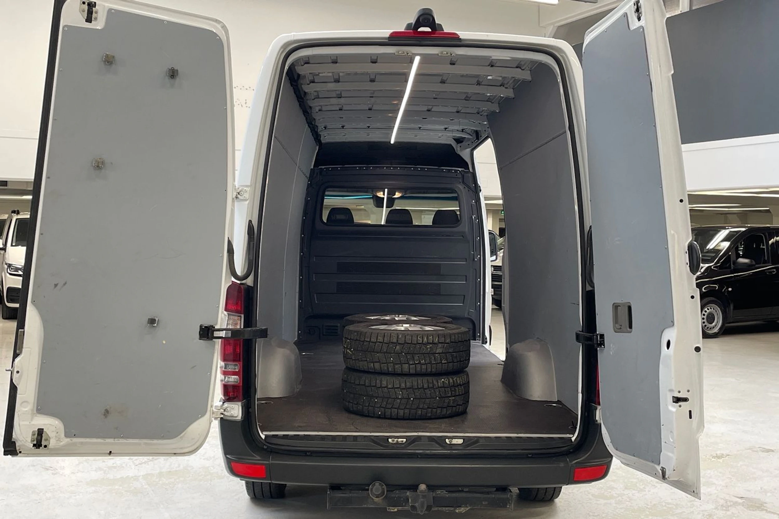 valkoinen Mercedes-Benz Sprinter 2018 kuva 15.