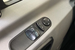 valkoinen Mercedes-Benz Sprinter 2018 kuva 25.
