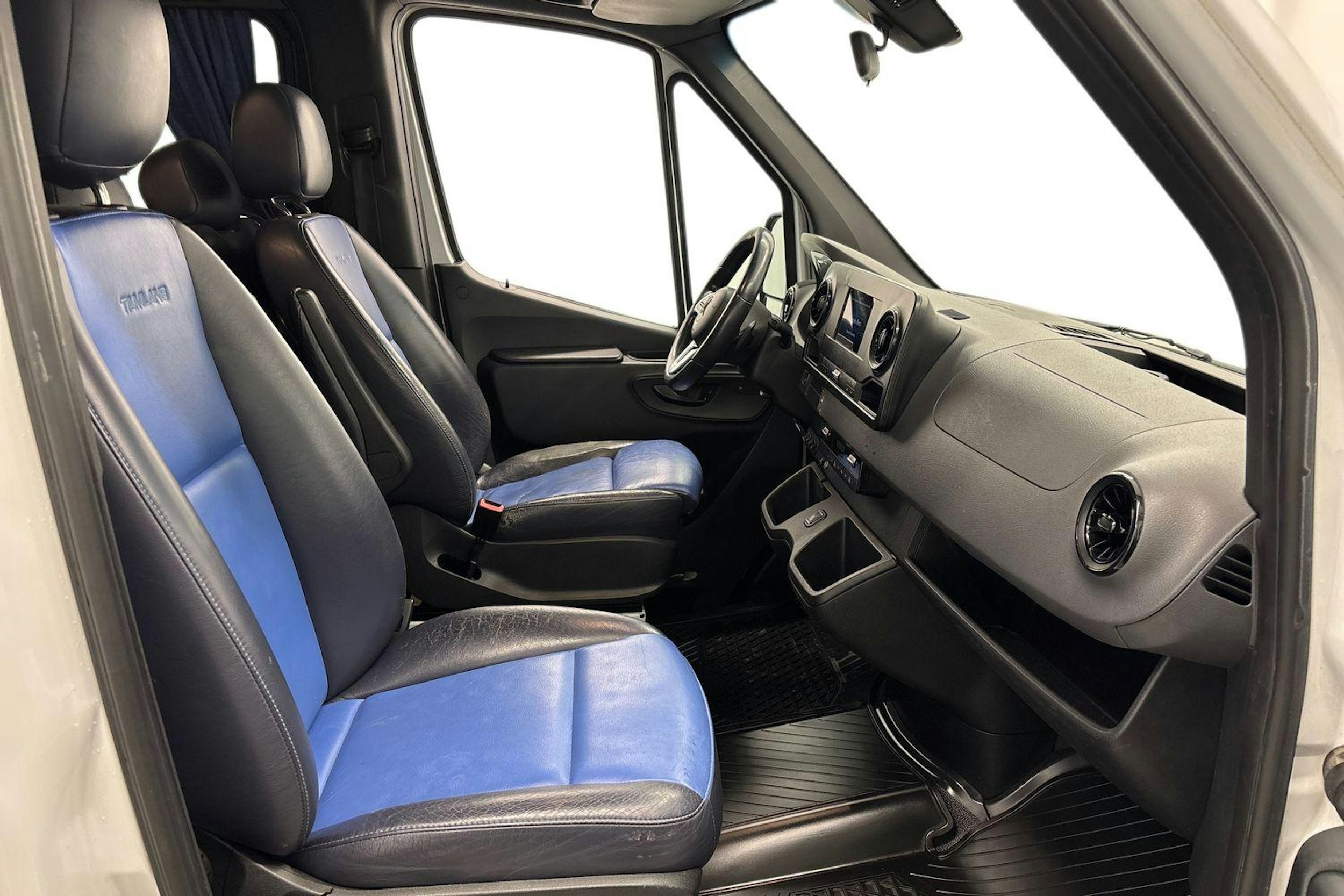 valkoinen Mercedes-Benz Sprinter 2018 kuva 11.