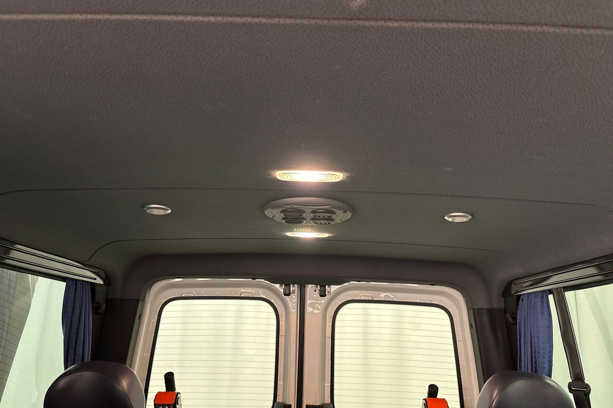 valkoinen Mercedes-Benz Sprinter 2018 kuva 18.