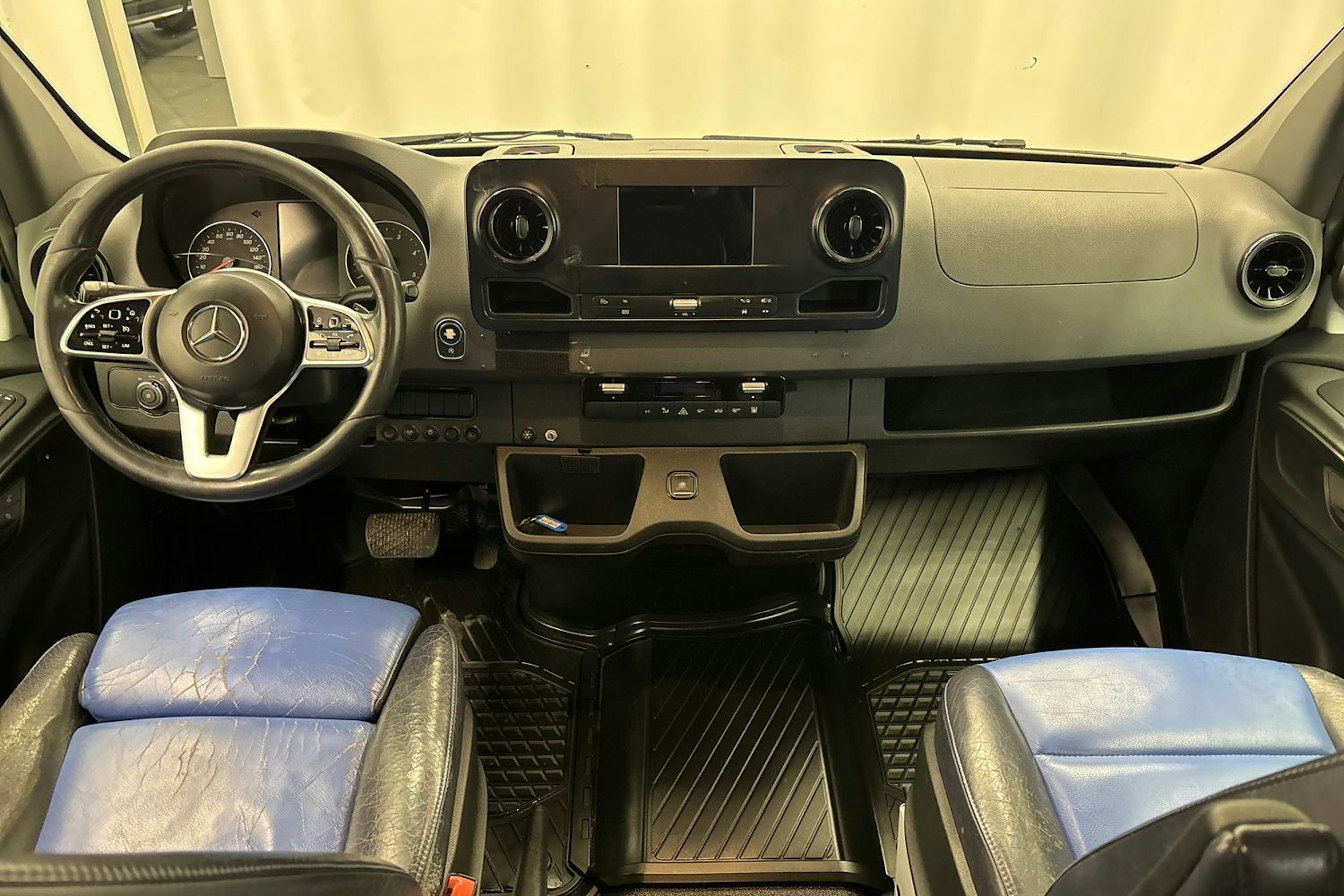 valkoinen Mercedes-Benz Sprinter 2018 kuva 20.