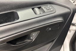 valkoinen Mercedes-Benz Sprinter 2018 kuva 21.