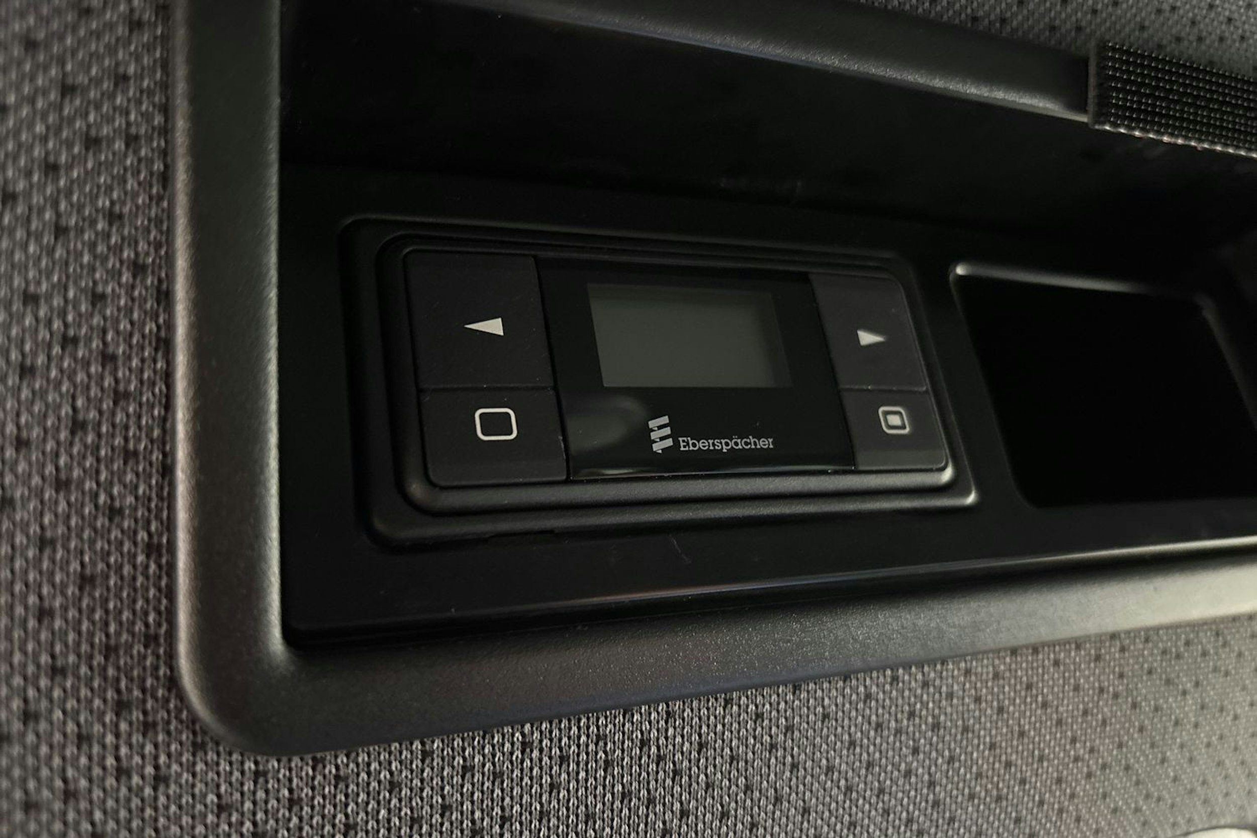 valkoinen Mercedes-Benz Sprinter 2018 kuva 28.