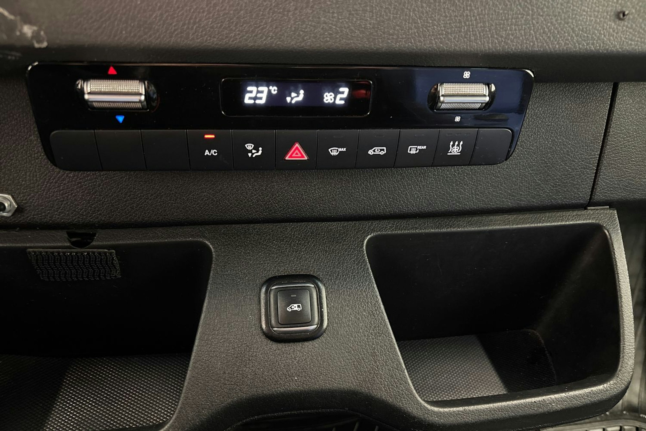 valkoinen Mercedes-Benz Sprinter 2018 kuva 29.