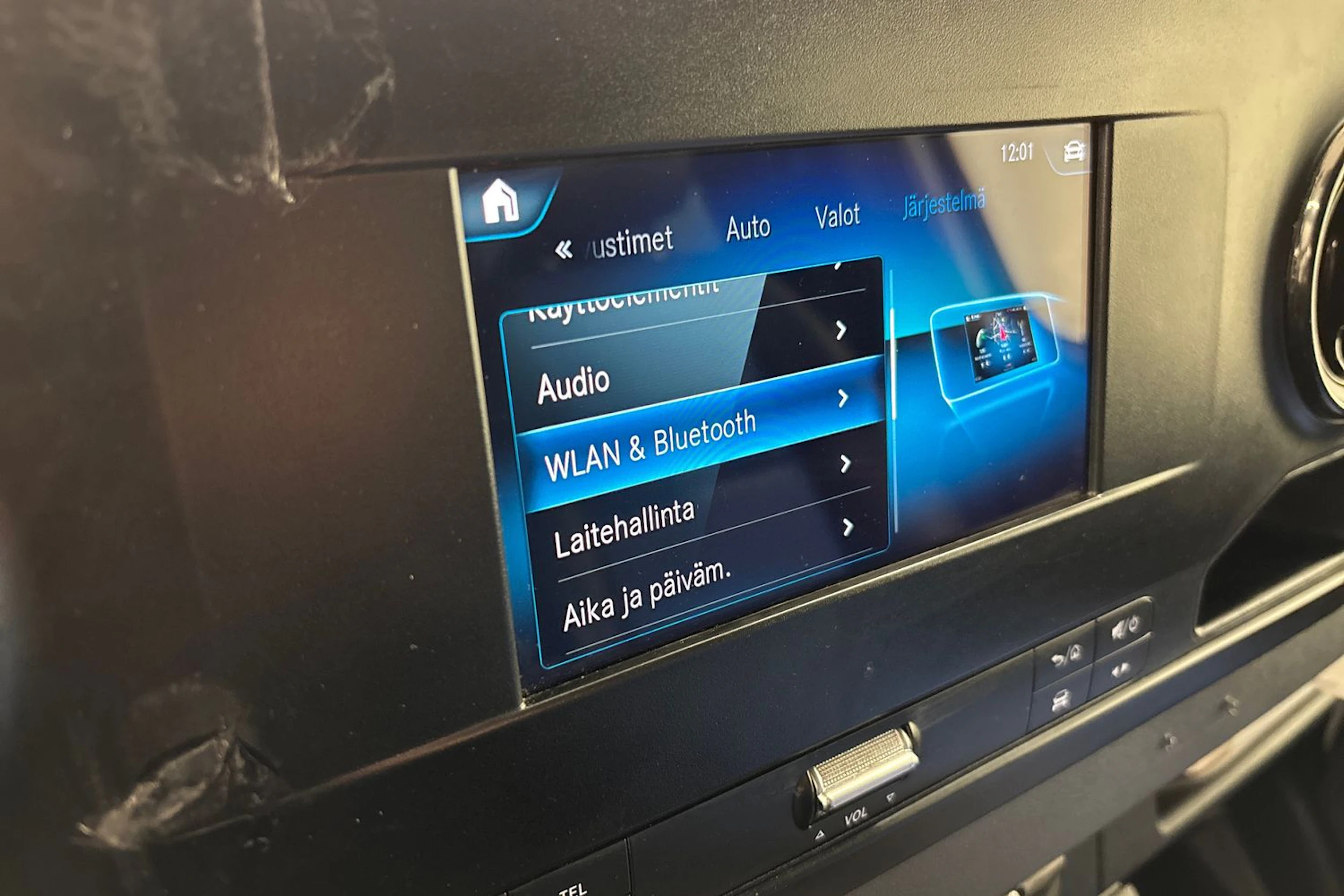 valkoinen Mercedes-Benz Sprinter 2018 kuva 35.