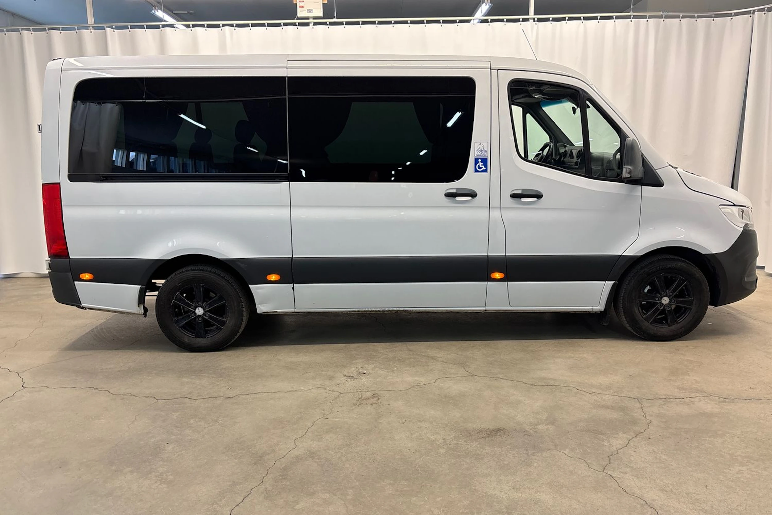 valkoinen Mercedes-Benz Sprinter 2018 kuva 36.