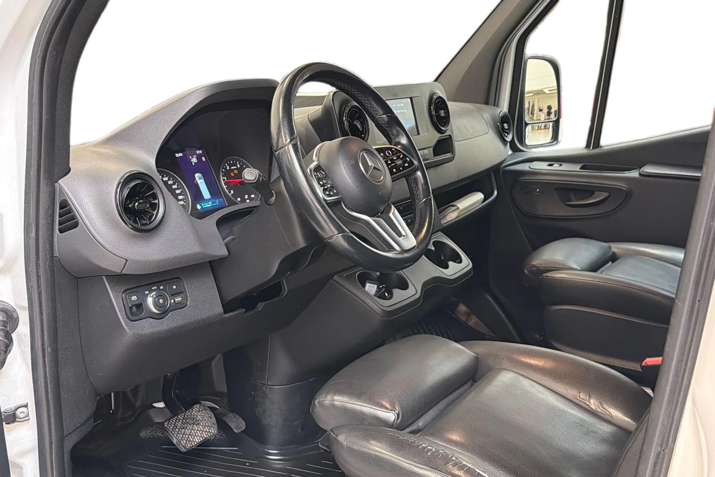 valkoinen Mercedes-Benz Sprinter 2018 kuva 8.
