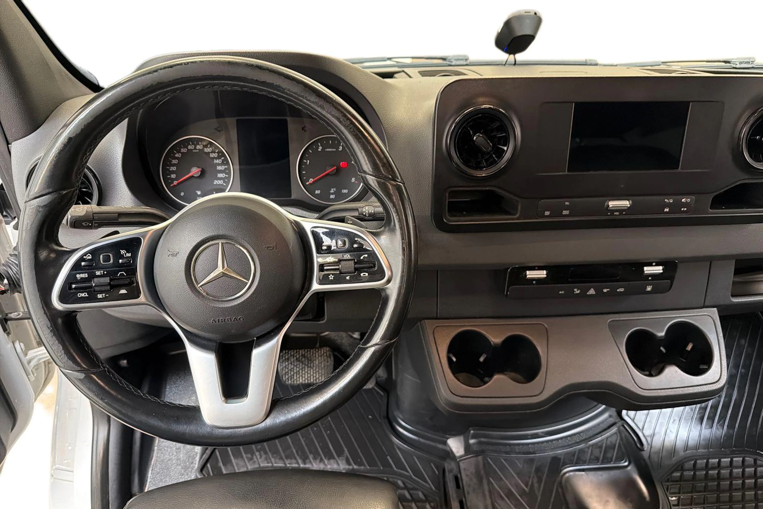 valkoinen Mercedes-Benz Sprinter 2018 kuva 9.