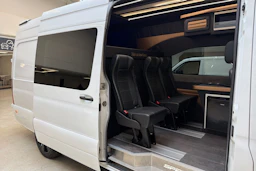 valkoinen Mercedes-Benz Sprinter 2018 kuva 13.