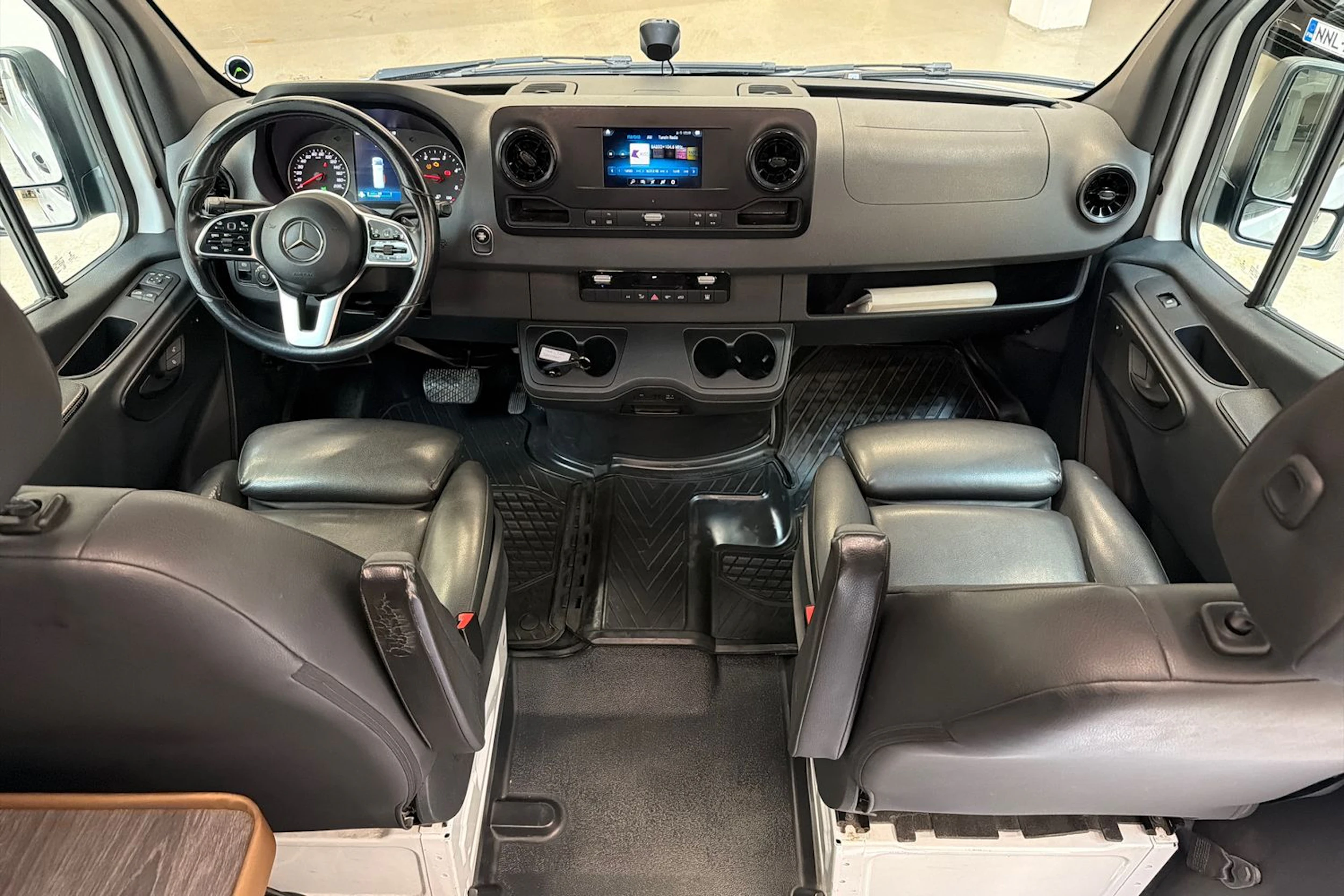 valkoinen Mercedes-Benz Sprinter 2018 kuva 20.