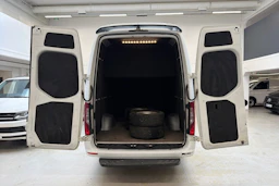 valkoinen Mercedes-Benz Sprinter 2018 kuva 21.