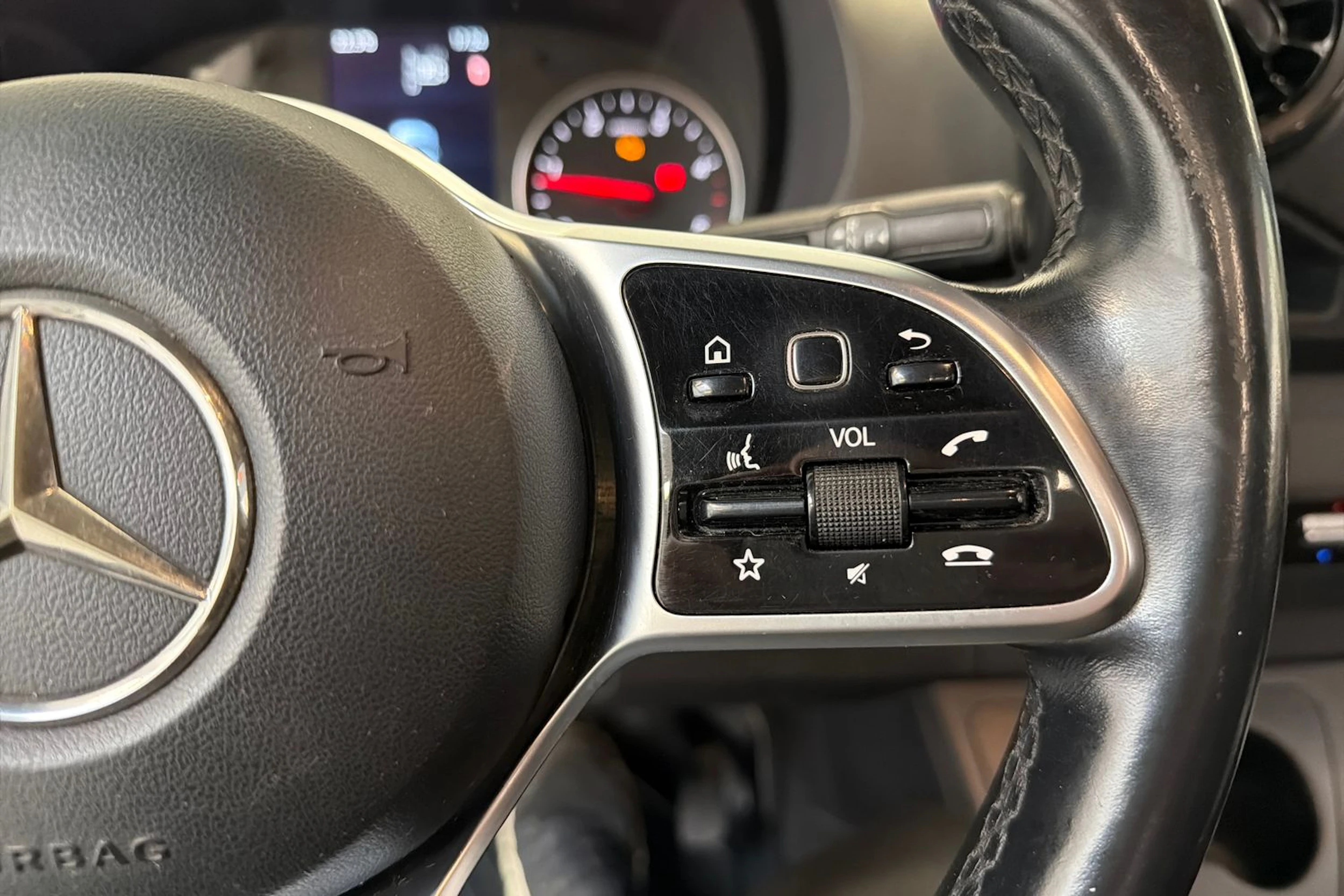 valkoinen Mercedes-Benz Sprinter 2018 kuva 29.