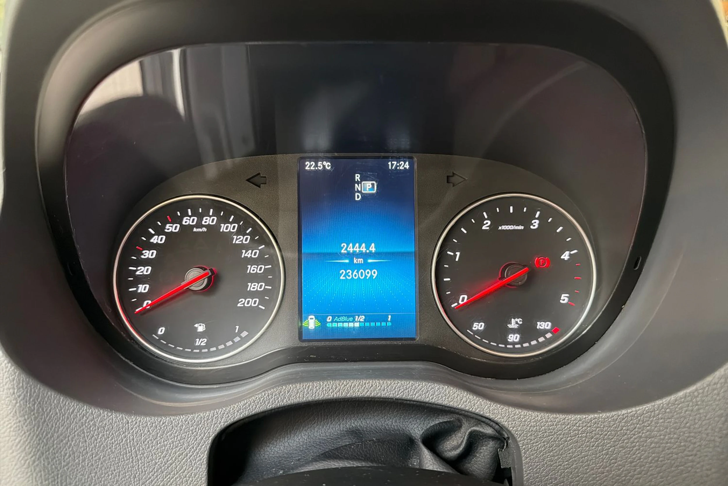 valkoinen Mercedes-Benz Sprinter 2018 kuva 30.