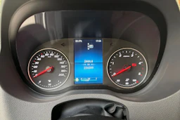 valkoinen Mercedes-Benz Sprinter 2018 kuva 30.