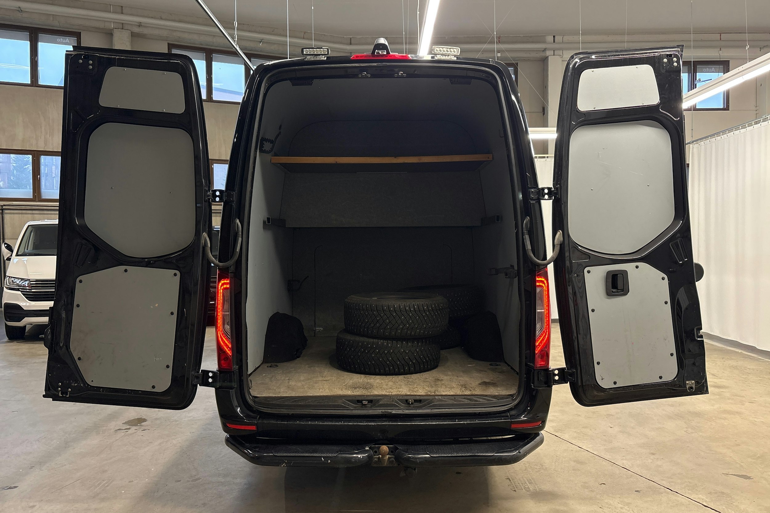 met. musta Mercedes-Benz Sprinter 2018 kuva 12.