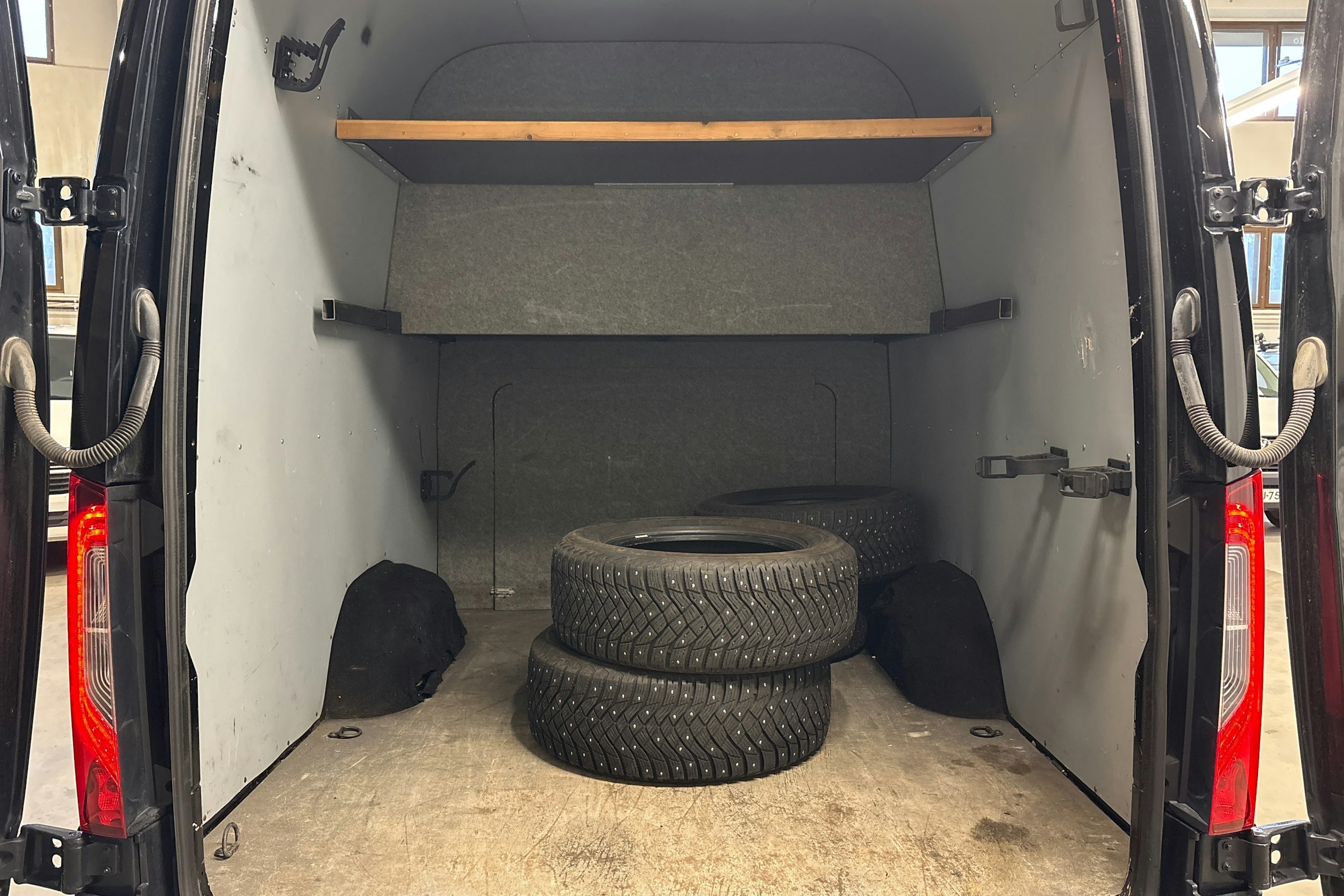 met. musta Mercedes-Benz Sprinter 2018 kuva 13.