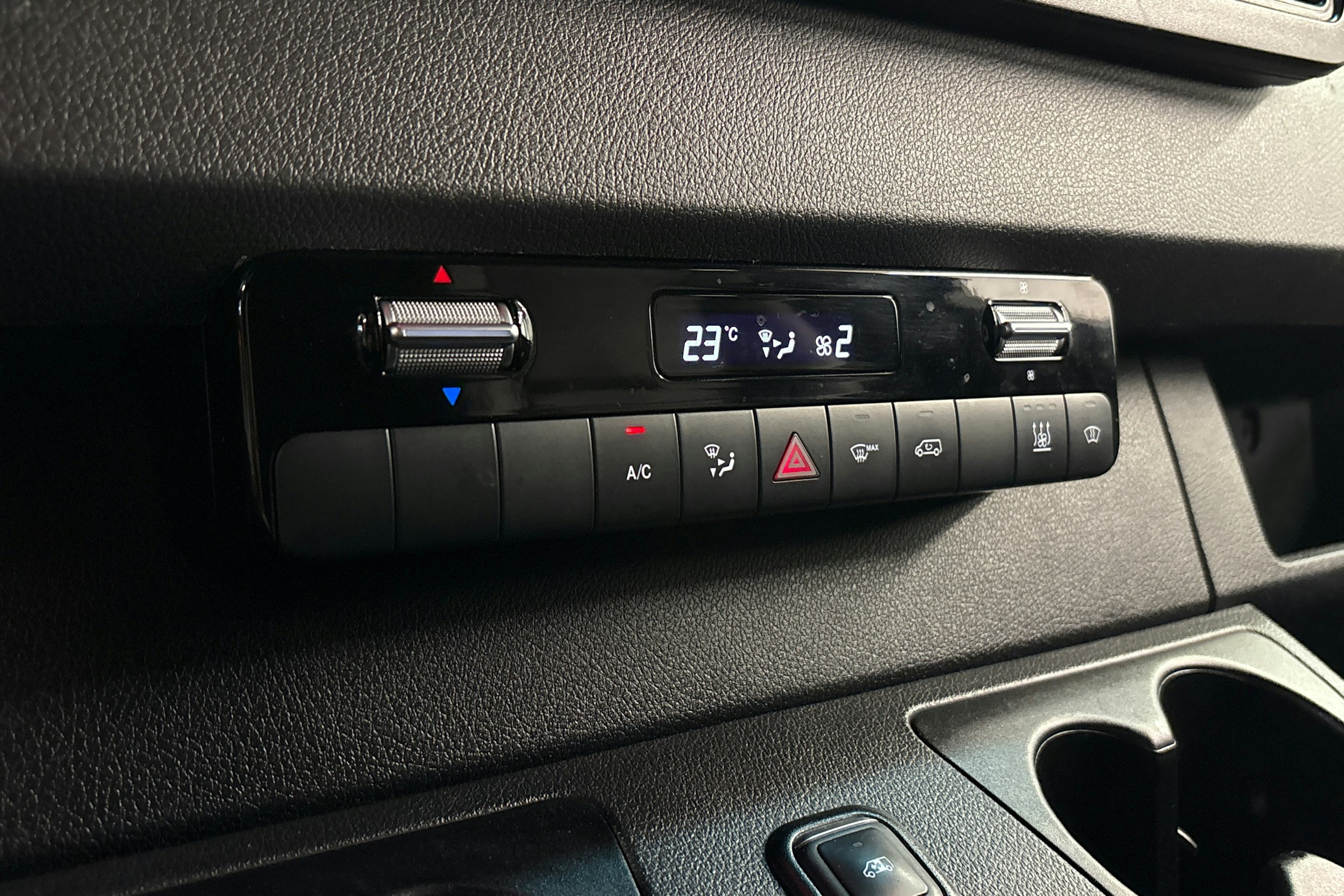 met. musta Mercedes-Benz Sprinter 2018 kuva 15.