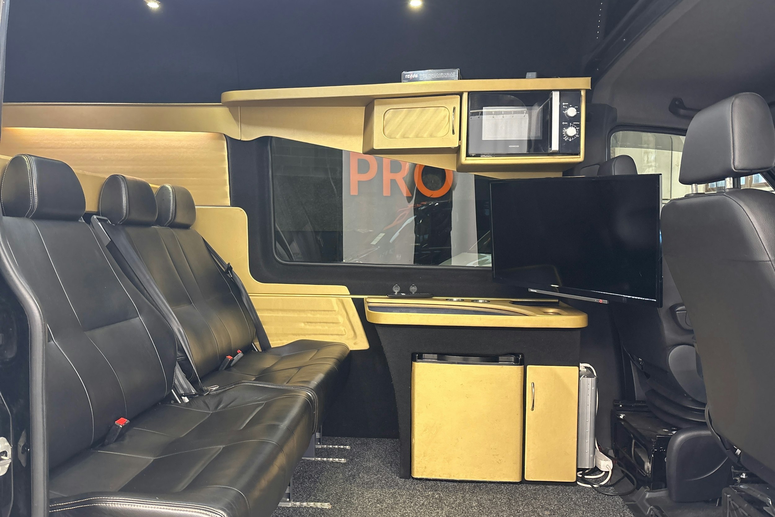 met. musta Mercedes-Benz Sprinter 2018 kuva 23.