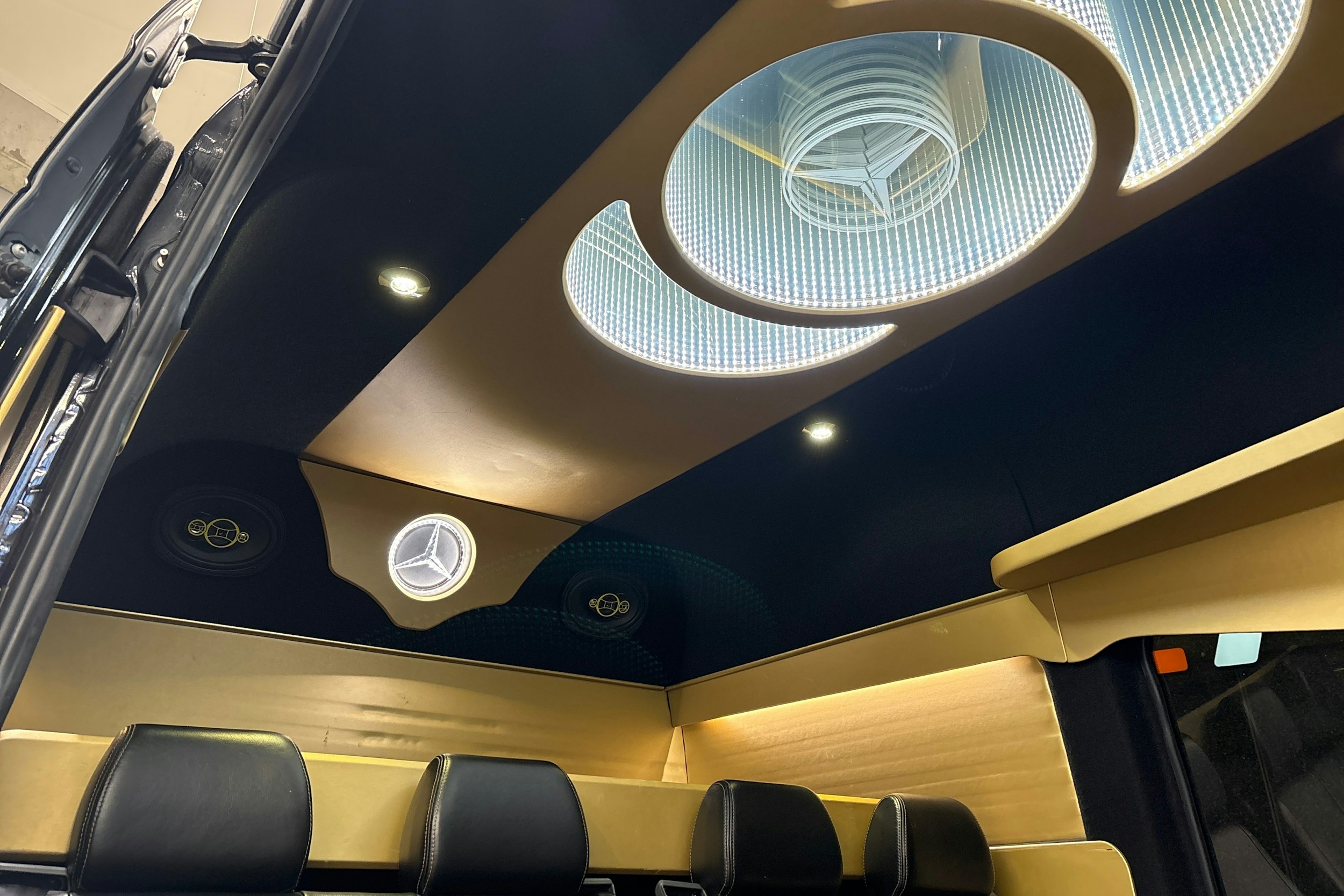 met. musta Mercedes-Benz Sprinter 2018 kuva 24.