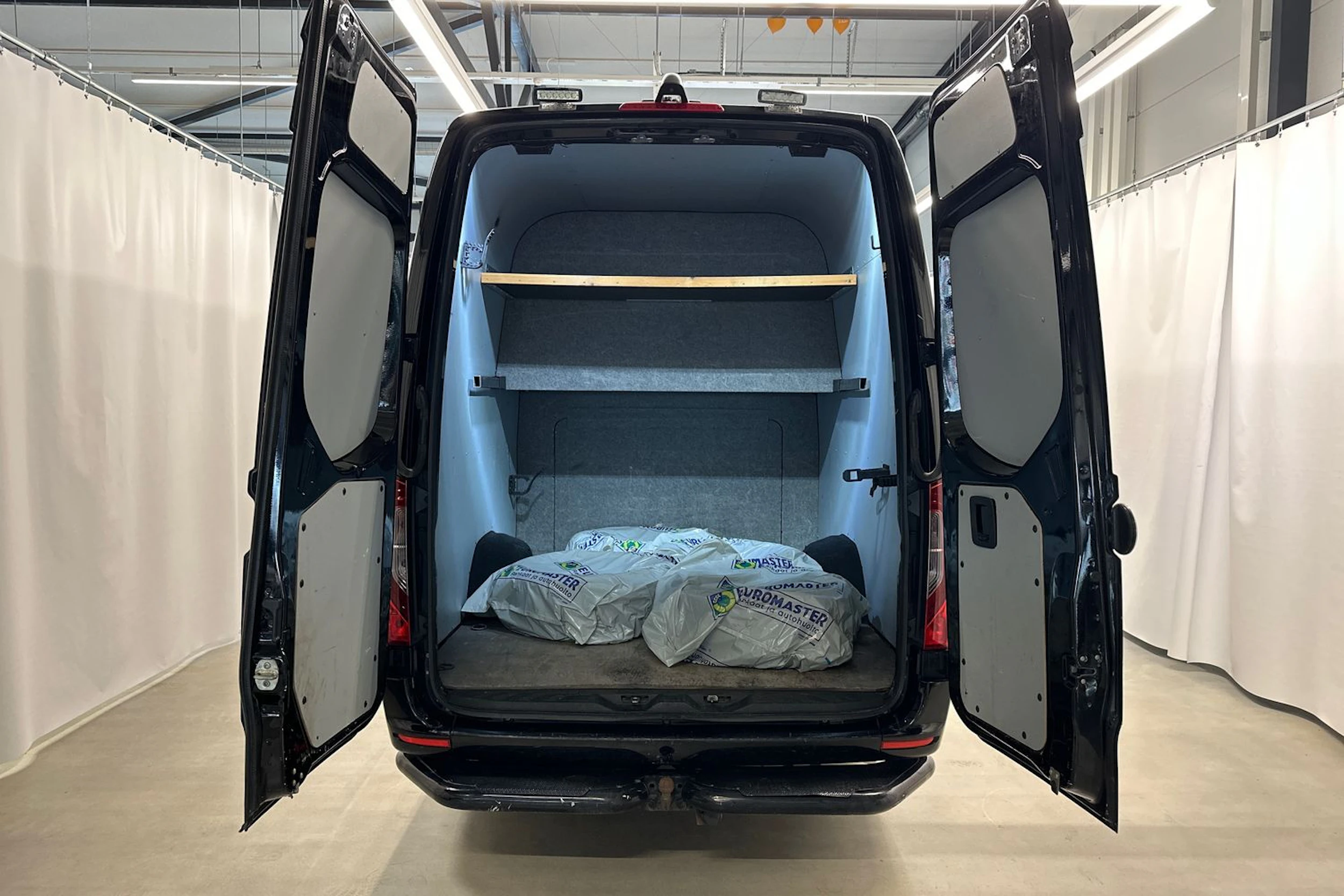 met. musta Mercedes-Benz Sprinter 2018 kuva 33.