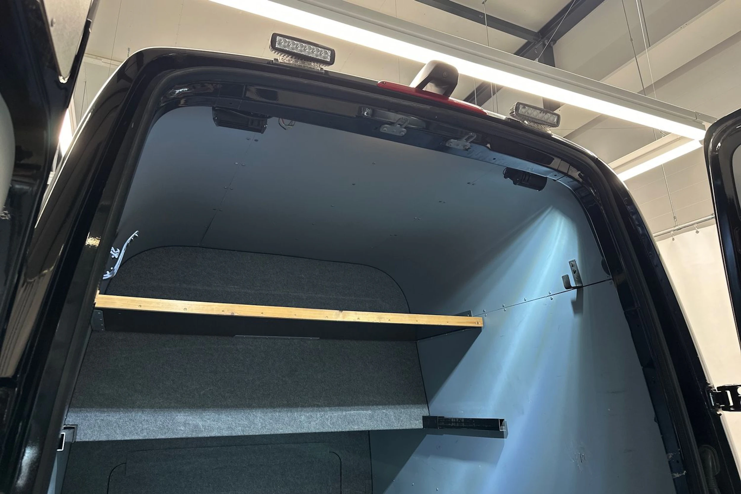 met. musta Mercedes-Benz Sprinter 2018 kuva 34.