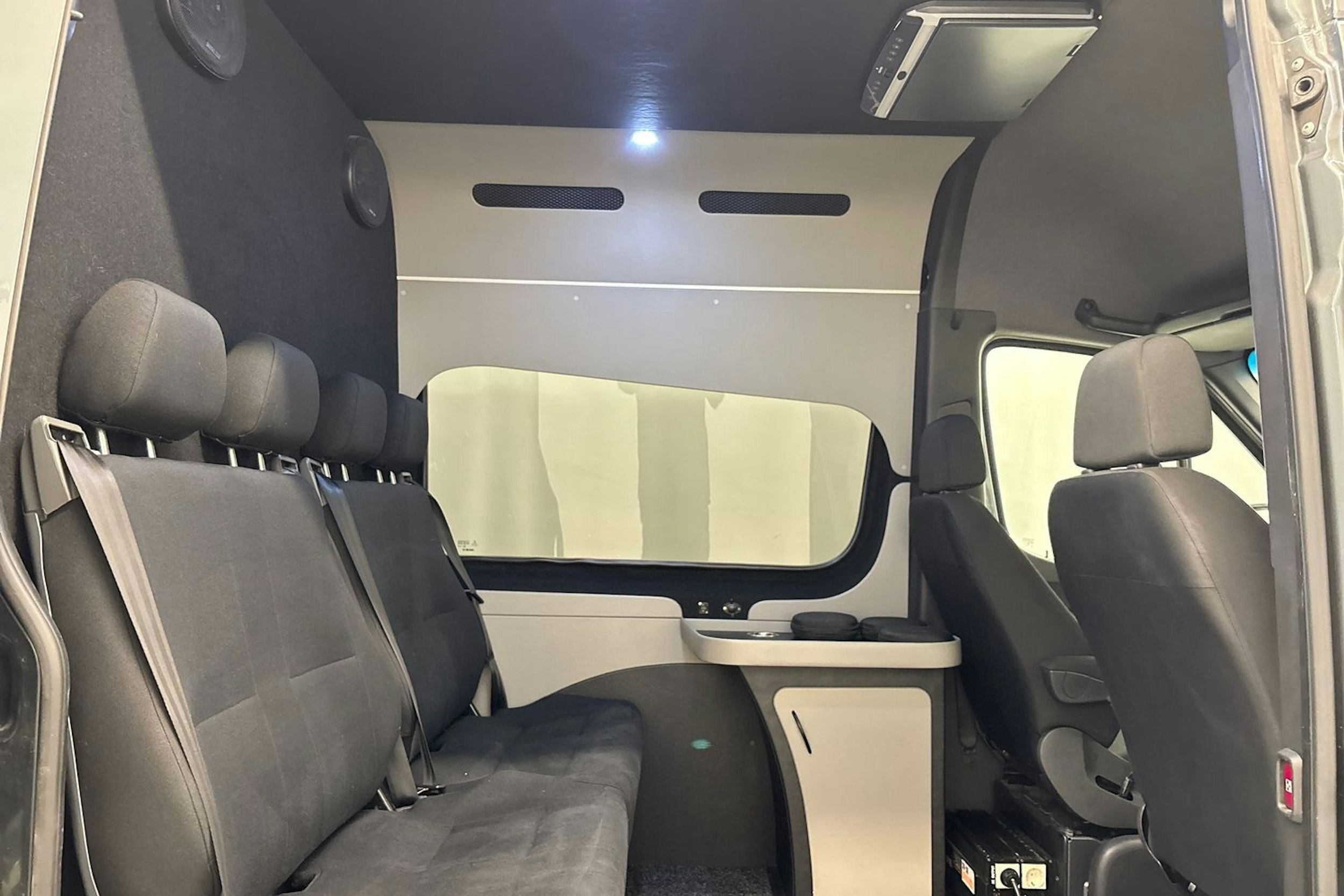 harmaa Mercedes-Benz Sprinter 2018 kuva 19.