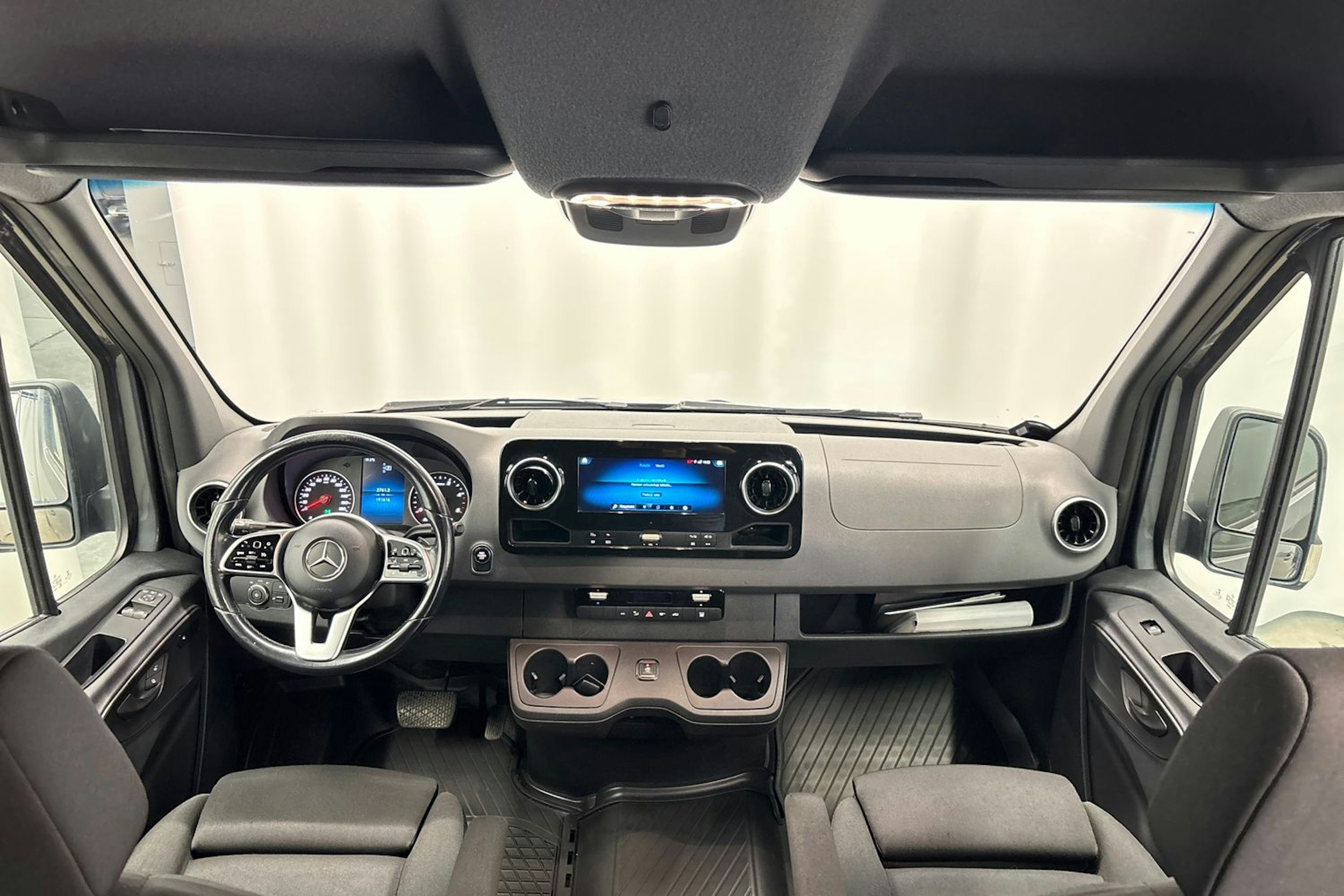 harmaa Mercedes-Benz Sprinter 2018 kuva 28.