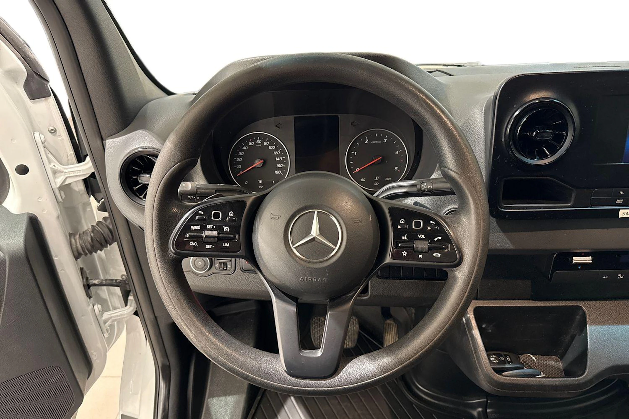 valkoinen Mercedes-Benz Sprinter 2018 kuva 9.