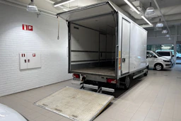 valkoinen Mercedes-Benz Sprinter 2018 kuva 13.