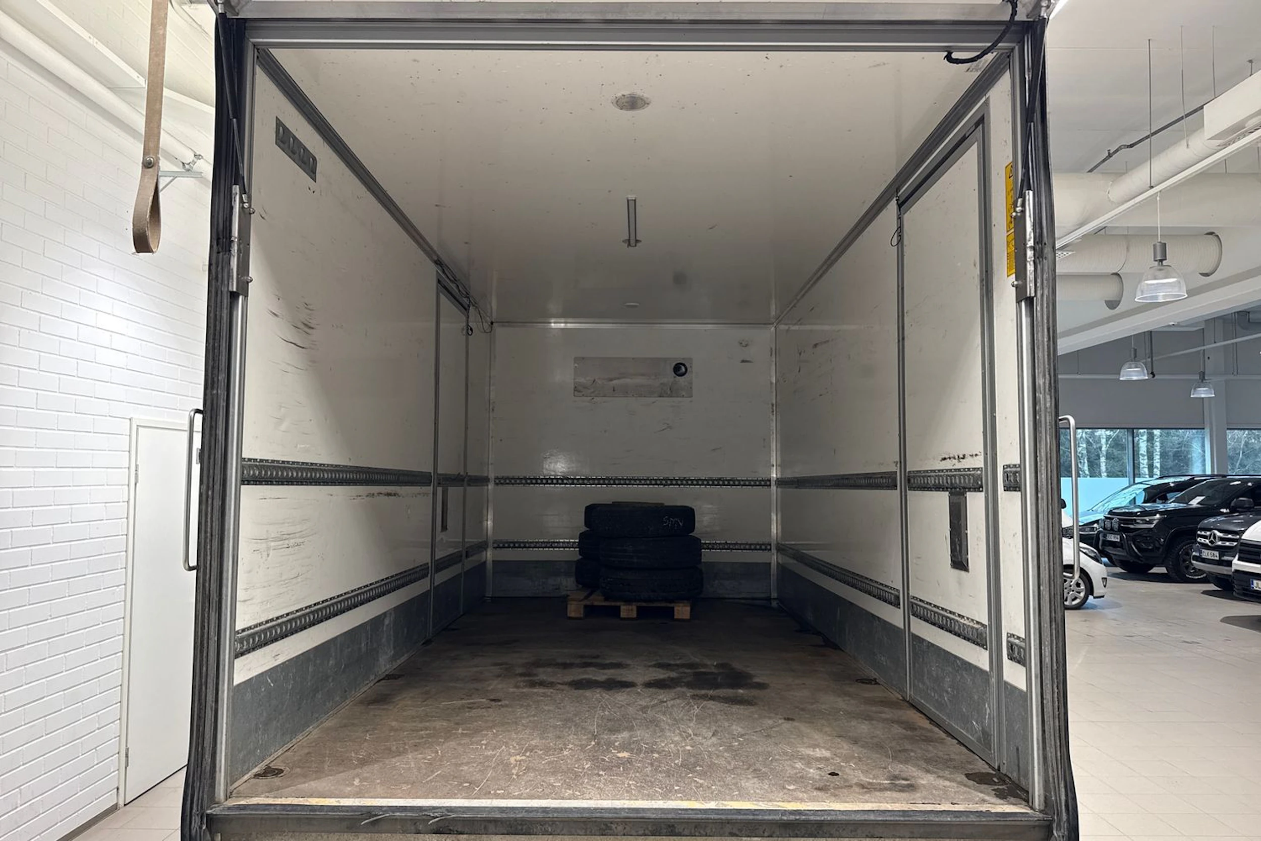 valkoinen Mercedes-Benz Sprinter 2018 kuva 15.