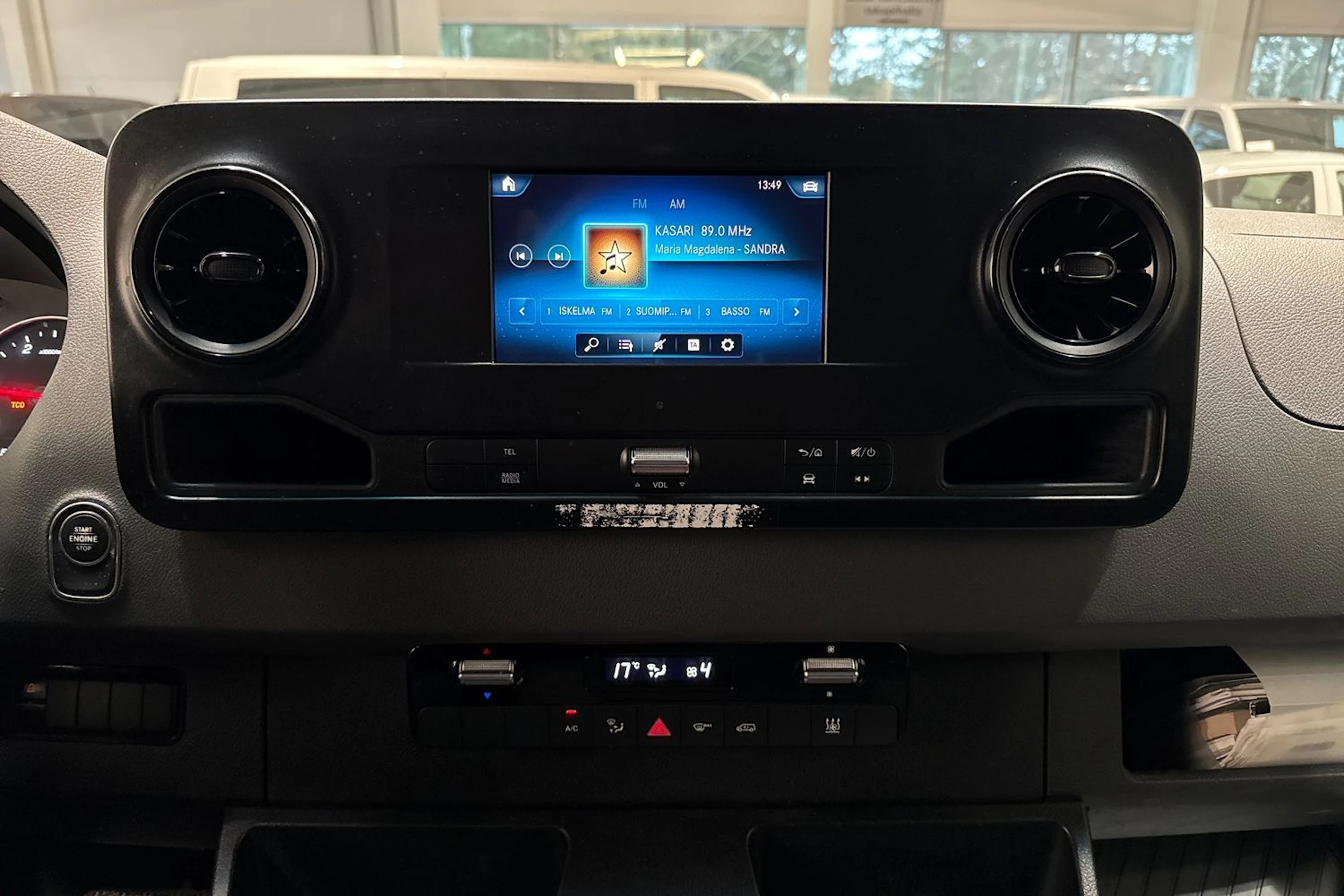 valkoinen Mercedes-Benz Sprinter 2018 kuva 20.