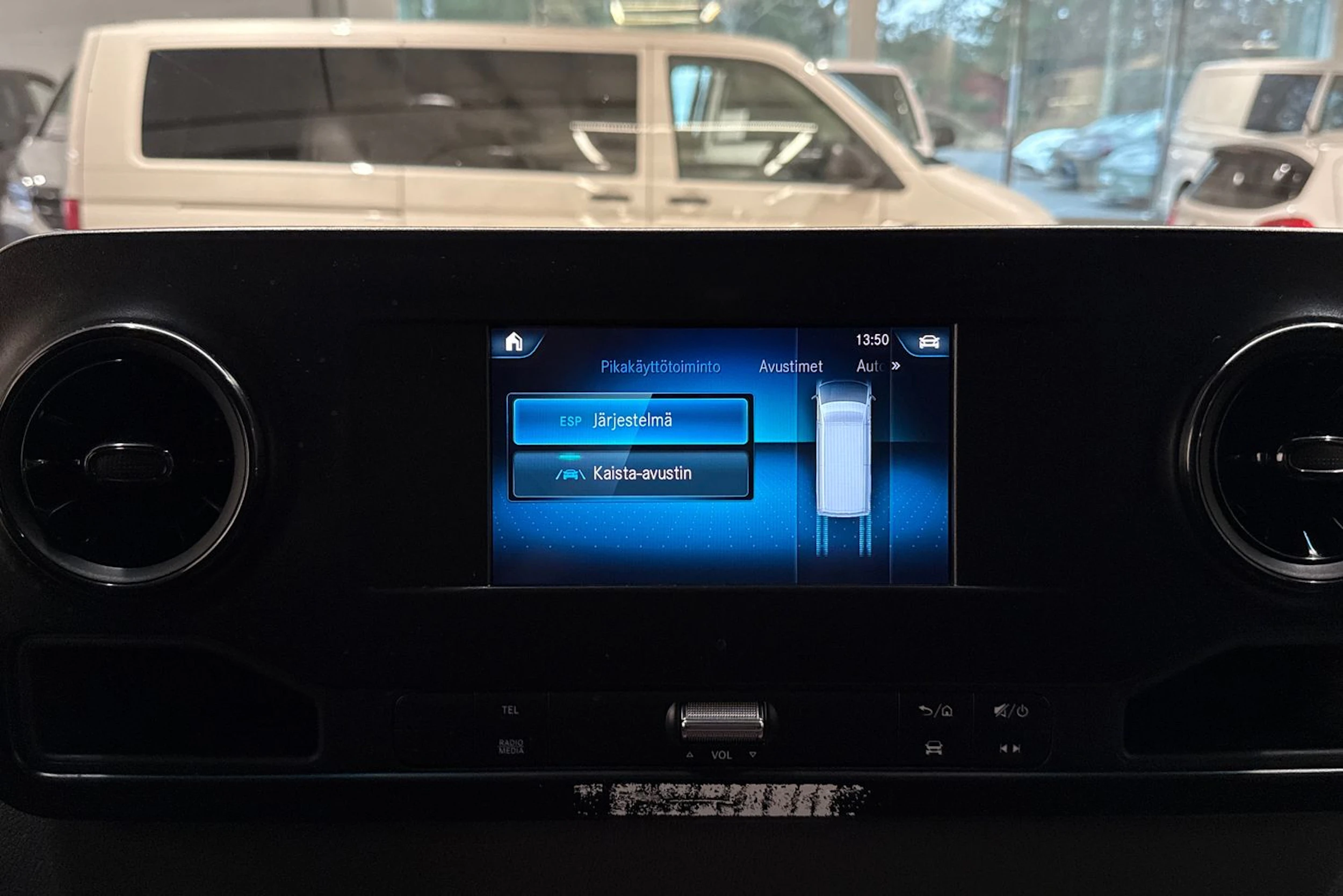 valkoinen Mercedes-Benz Sprinter 2018 kuva 22.