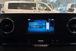 valkoinen Mercedes-Benz Sprinter 2018 kuva 22.