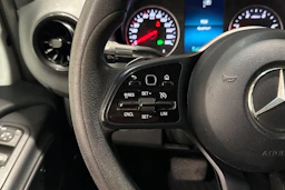 valkoinen Mercedes-Benz Sprinter 2018 kuva 24.