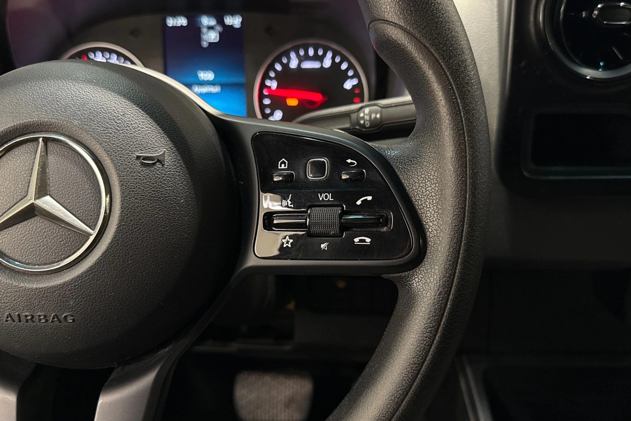 valkoinen Mercedes-Benz Sprinter 2018 kuva 25.