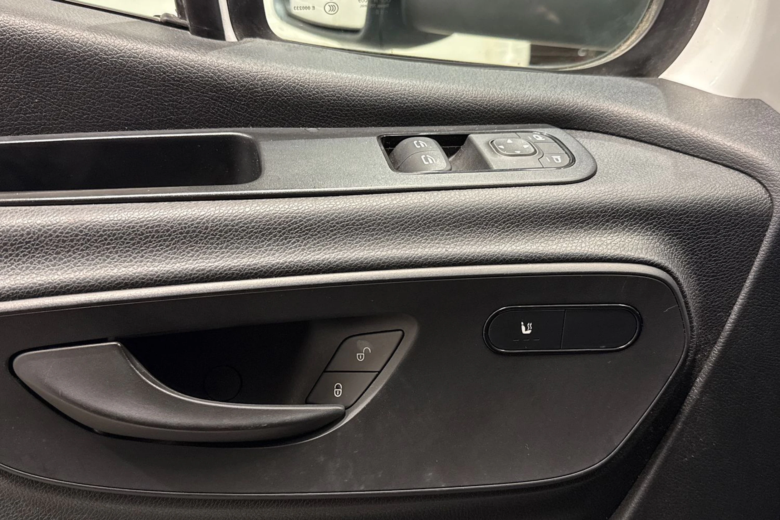 valkoinen Mercedes-Benz Sprinter 2018 kuva 28.