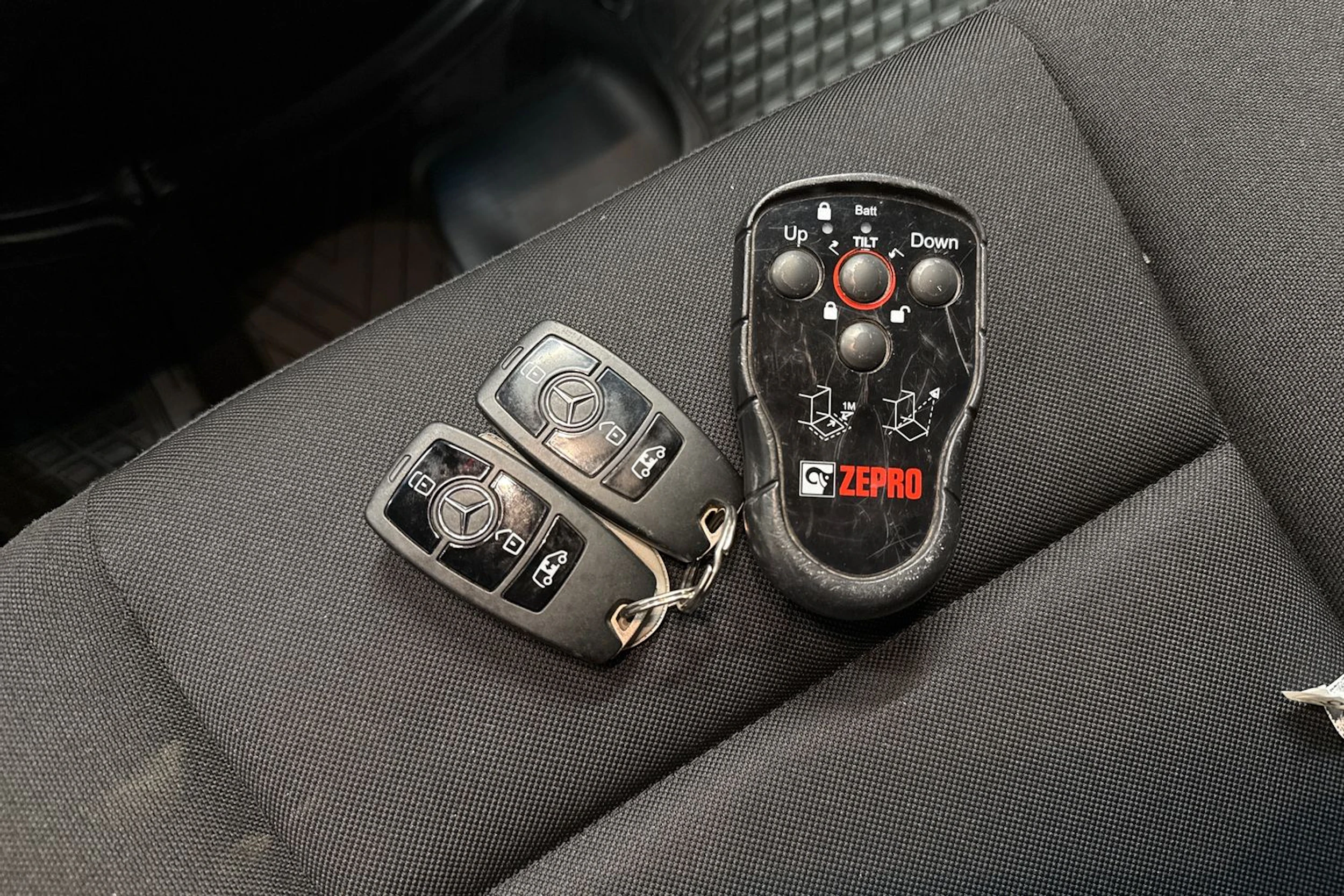 valkoinen Mercedes-Benz Sprinter 2018 kuva 29.