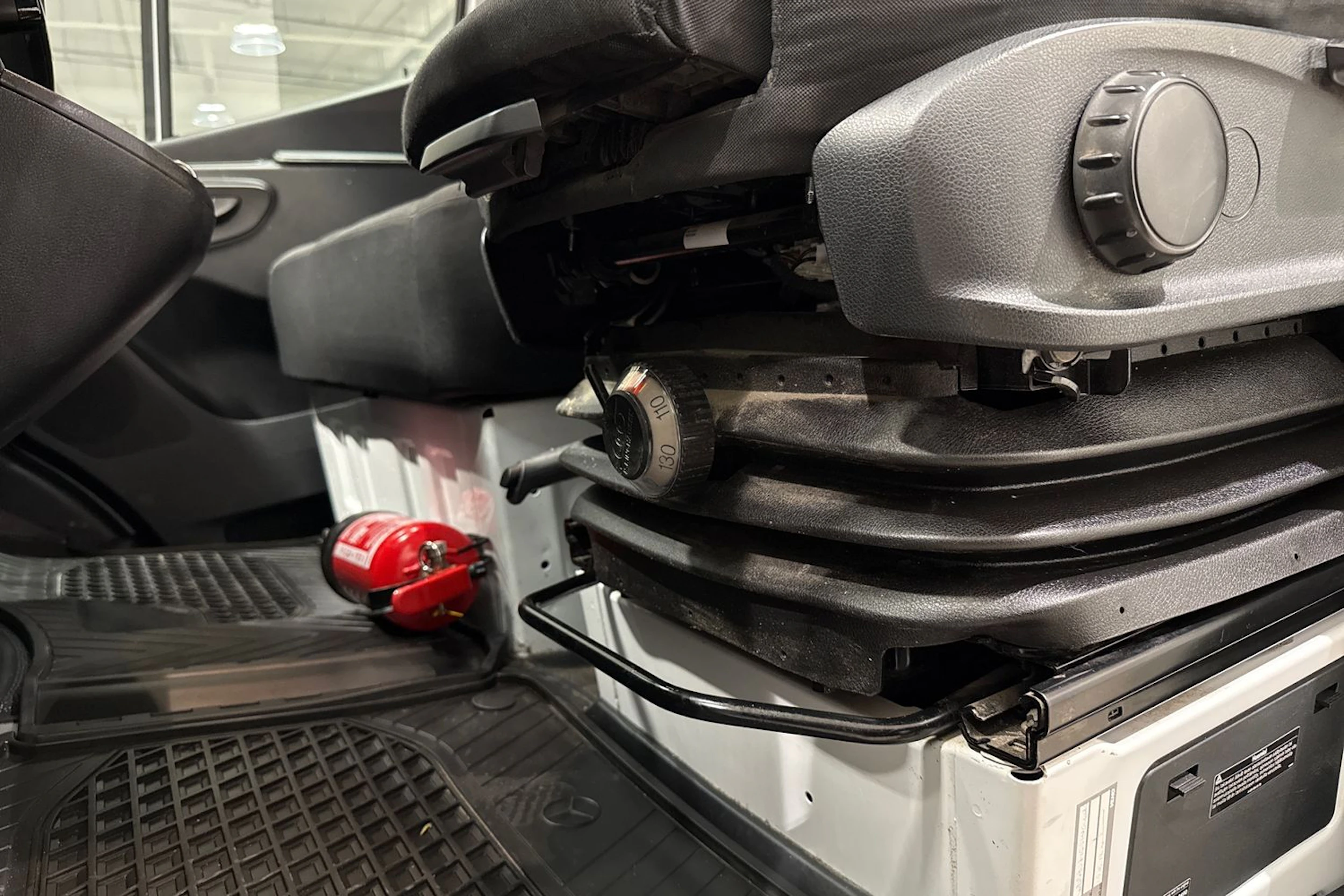 valkoinen Mercedes-Benz Sprinter 2018 kuva 30.