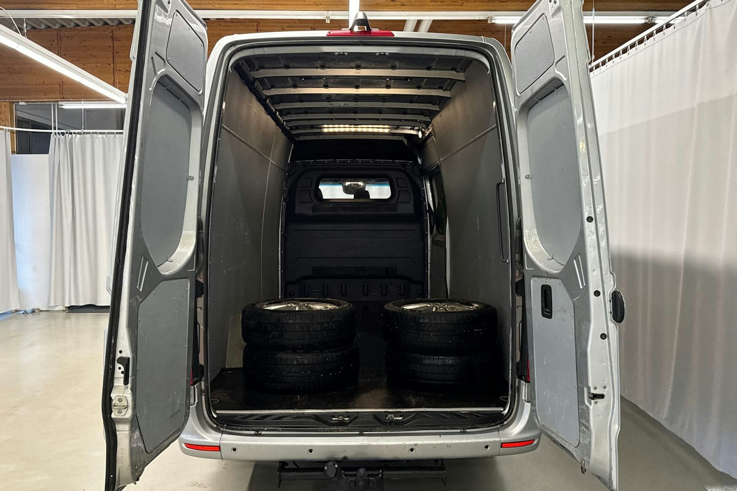 harmaa Mercedes-Benz Sprinter 2018 kuva 21.