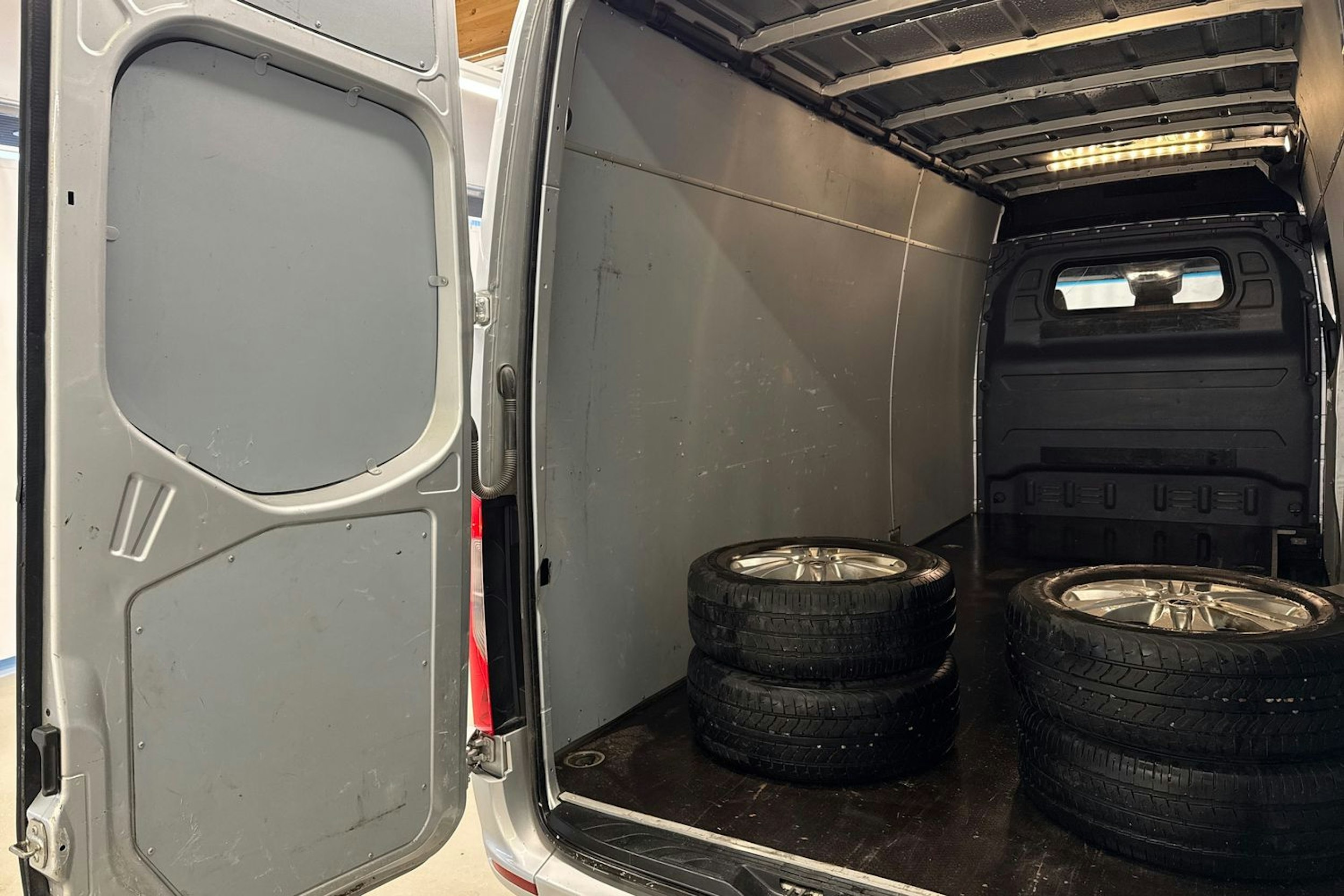 harmaa Mercedes-Benz Sprinter 2018 kuva 22.