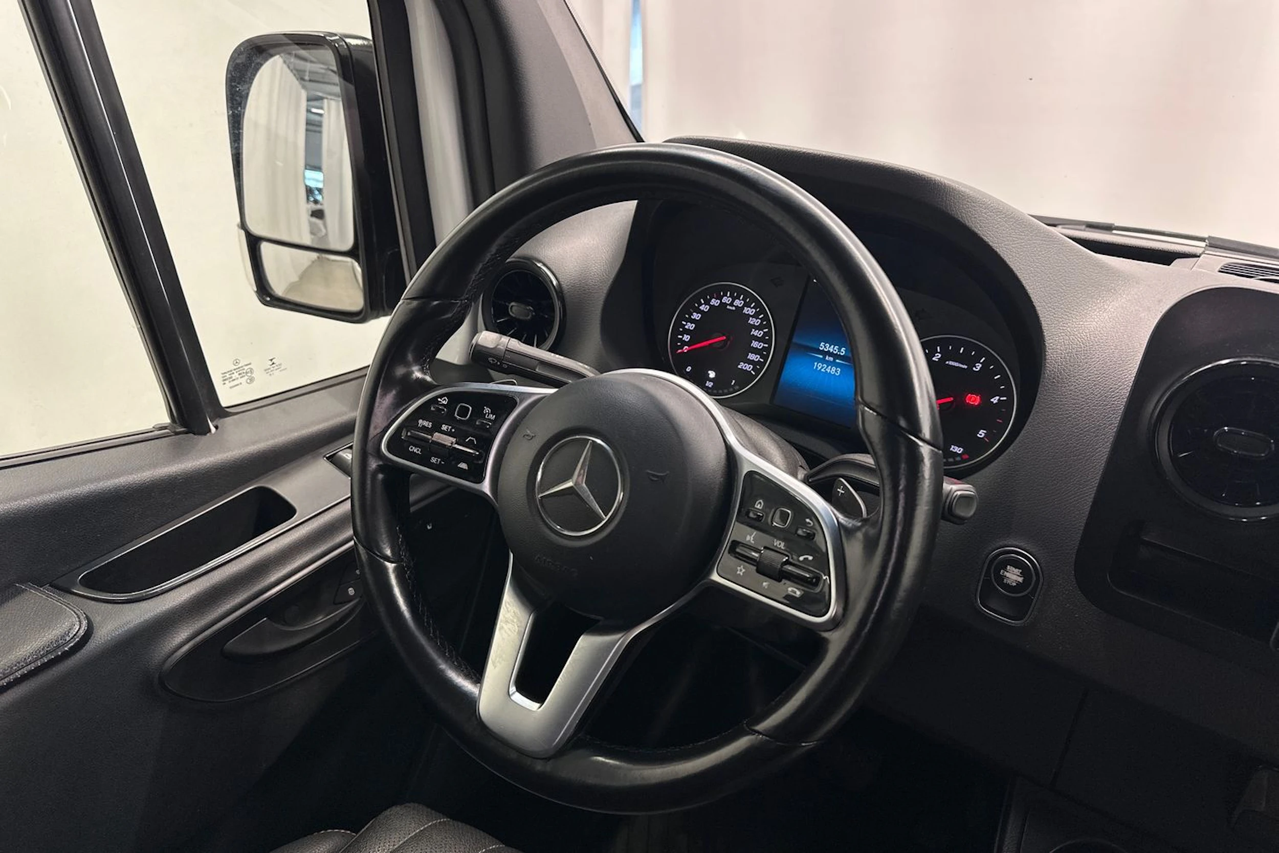 valkoinen Mercedes-Benz Sprinter 2018 kuva 10.