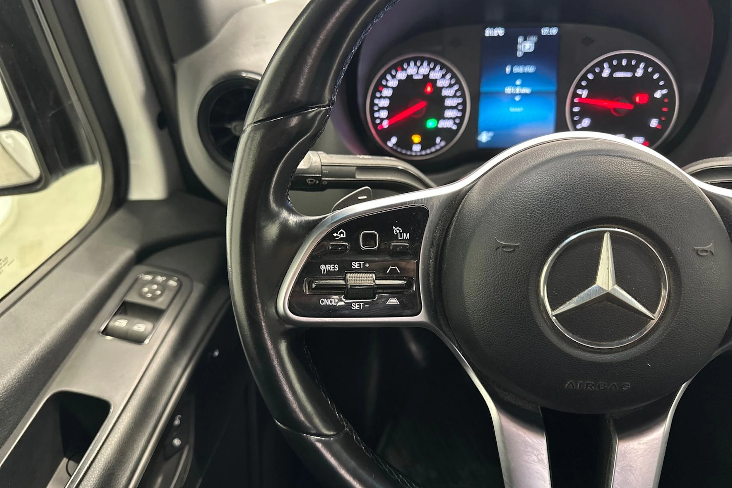 valkoinen Mercedes-Benz Sprinter 2018 kuva 11.