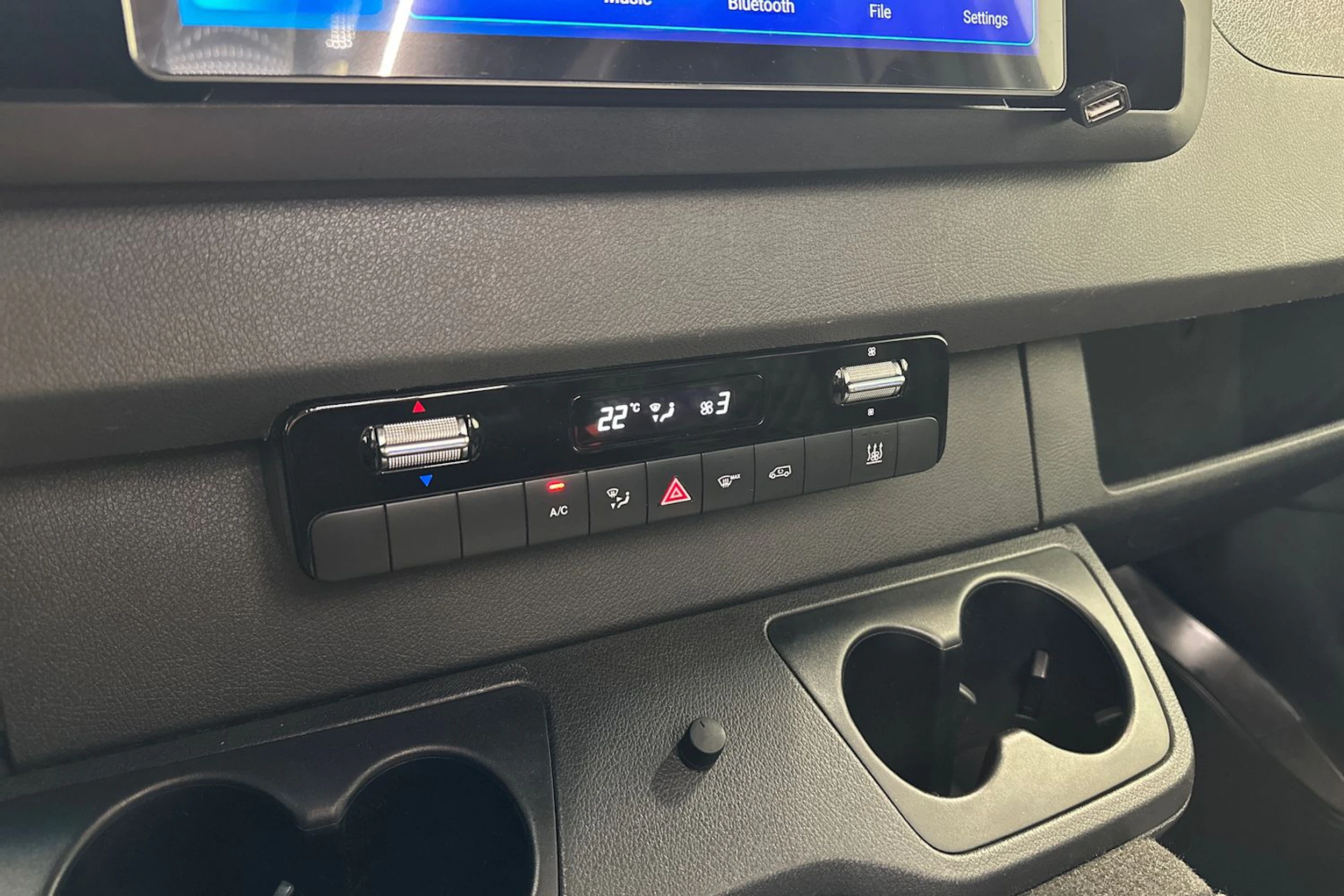 valkoinen Mercedes-Benz Sprinter 2018 kuva 20.