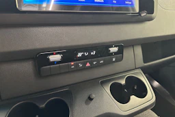 valkoinen Mercedes-Benz Sprinter 2018 kuva 20.