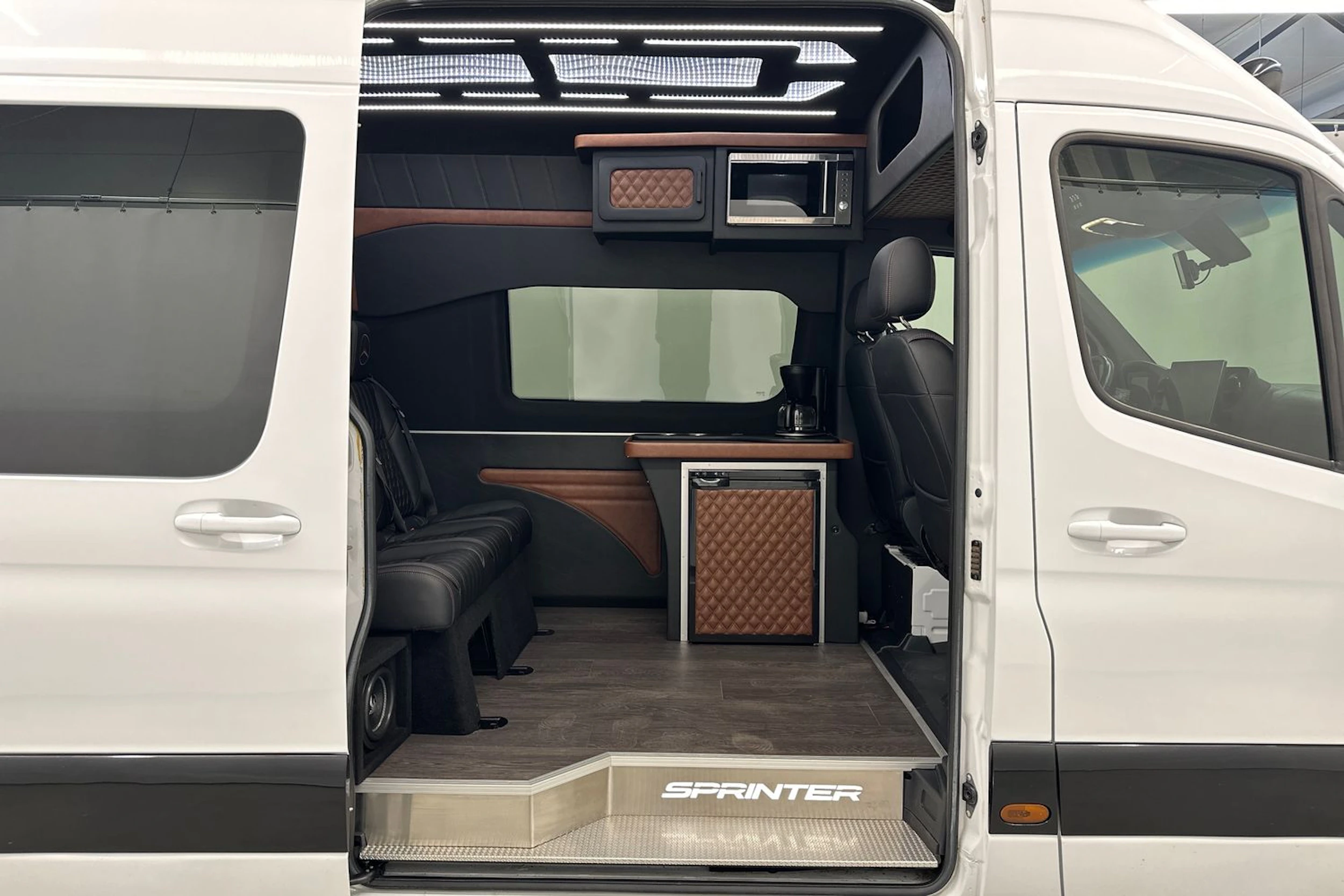 valkoinen Mercedes-Benz Sprinter 2018 kuva 24.